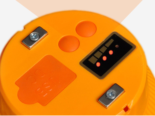 Famiglia USB mobile che fa pagare illuminazione di emergenza della lampadina