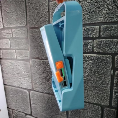 Acqua resistente Remote control LED Emergency Floodlight cavo USD Tempo di emergenza 6 ore per il campeggio o caso di emergenza