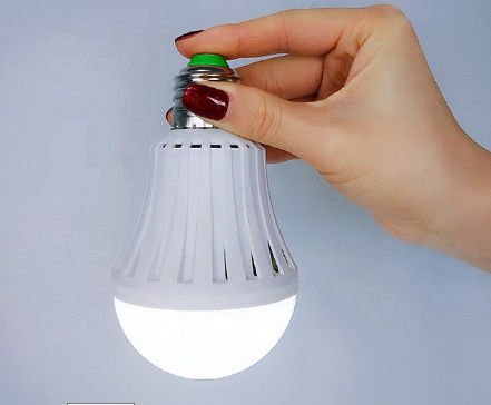 L'emergenza ricaricabile ha condotto le lampadine che 18w dell'interno ha condotto la lampadina Ac100 - 240v