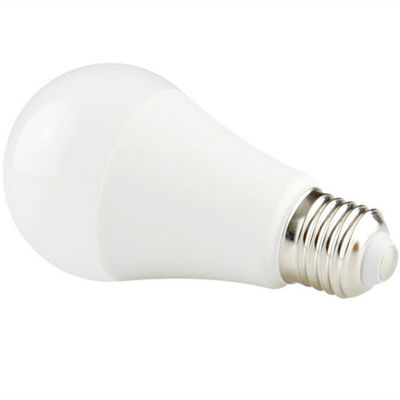 Alti lumi di lampadina dell'interno del LED A con la base E14/E27/B22 da 5w a 24W